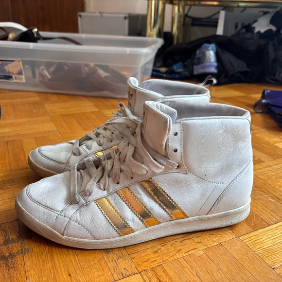 Adidas high top with gold accents - some scruffs but they are able to wash off - Picture 2 of 7